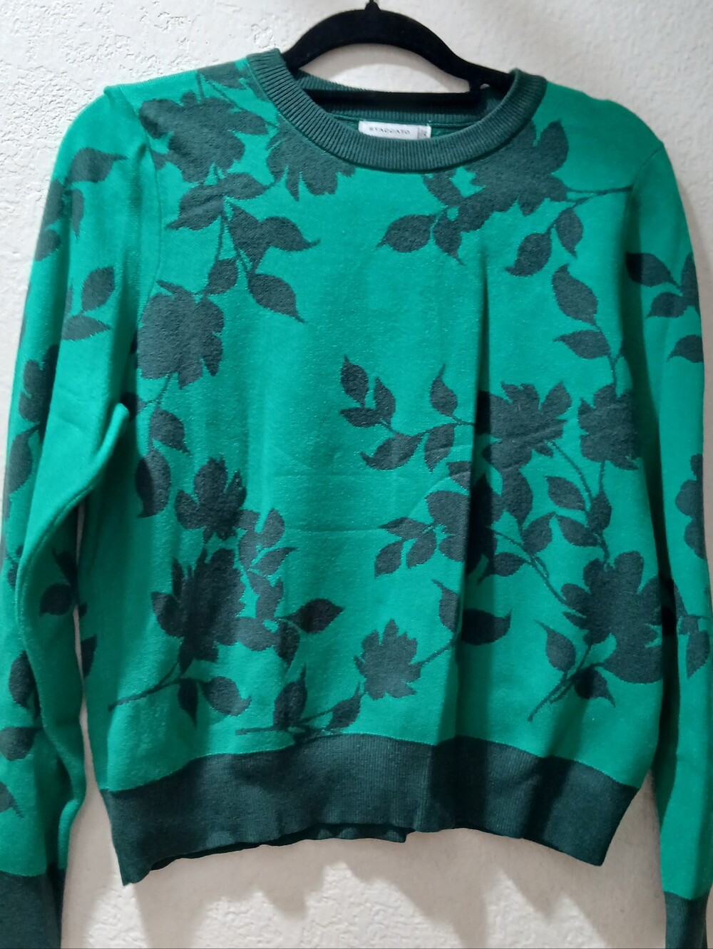 staccato size Xl Women’s Green Floral Crewneck Sweater